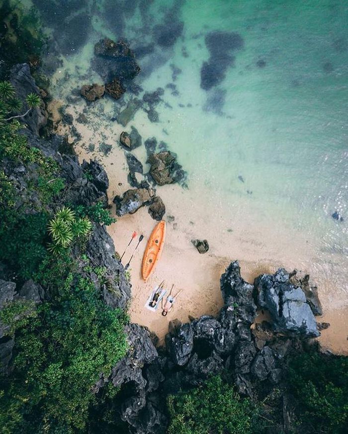 Khám phá vịnh Lan Hạ với thuyền kayak