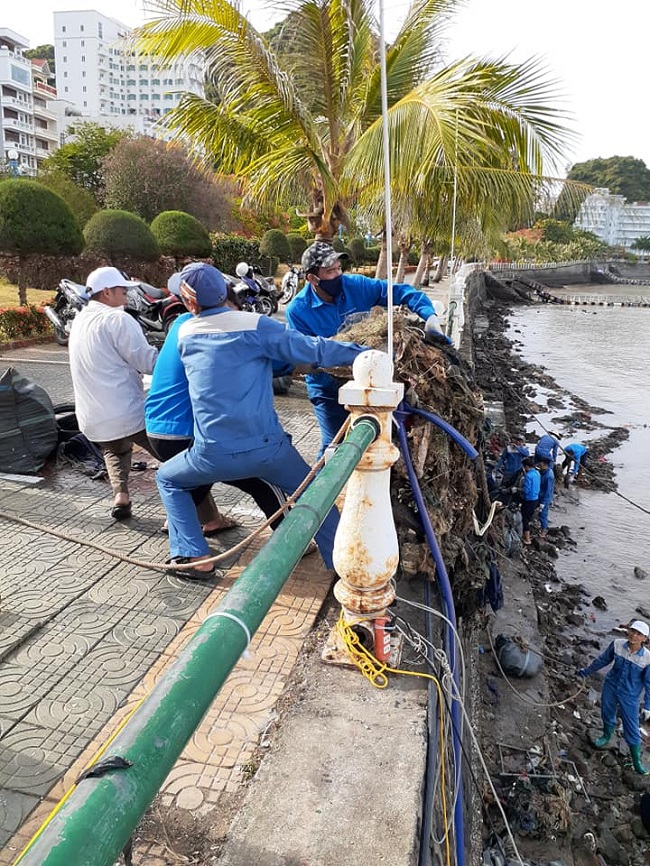 Ban quản lý vịnh Cát Bà đoàn kết làm sạch môi trường vịnh